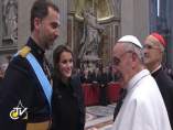 El príncipe Felipe y Letizia, con el papa Francisco El príncipe Felipe y Letizia, con el papa Francisco