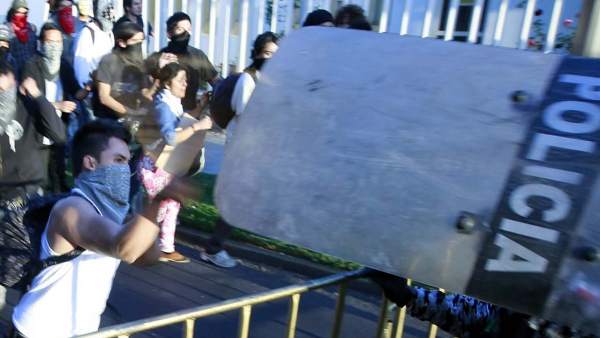 Disturbios en una marcha contra Peña Nieto Disturbios en una marcha contra Peña Nieto