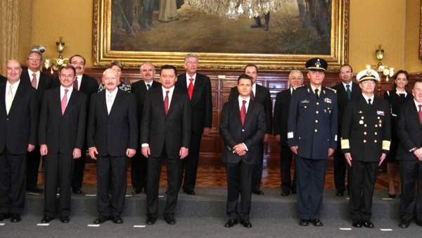 Peña Nieto y su nuevo gobierno Peña Nieto y su nuevo gobierno
