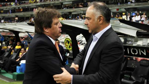 Memo Vázquez, en un mometo del partido Memo Vázquez, en un mometo del partido
