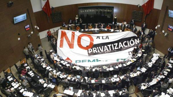 Toma de tribuna del Senado Toma de tribuna del Senado