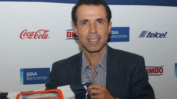 Carlos Barra, entrenador de los Rayados Carlos Barra, entrenador de los Rayados