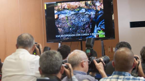 Rueda de prensa sobre los normalistas desaparecidos Rueda de prensa sobre los normalistas desaparecidos